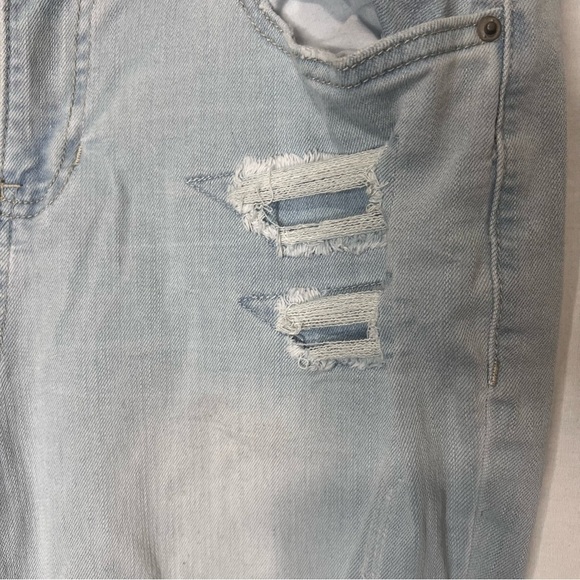 No boundaries distressed light wash skinny jeans in size 13 - Picture 5 of 12